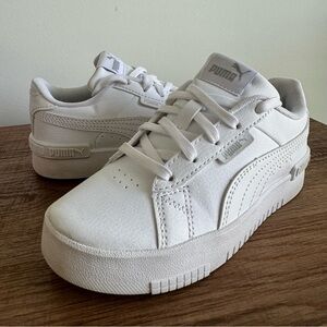 PUMA - Unisex Jada Sneaker in White size 11 Little Kid